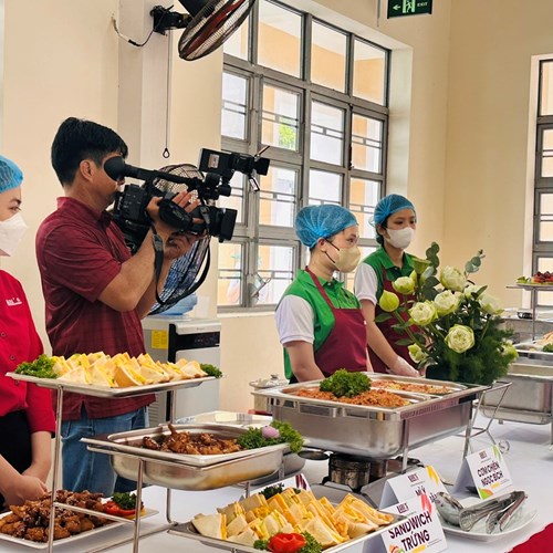 Trường tiểu học Nguyễn Trãi đặt ra chuẩn mực vàng cho bữa ăn học đường với suất ăn của Lari's caterer